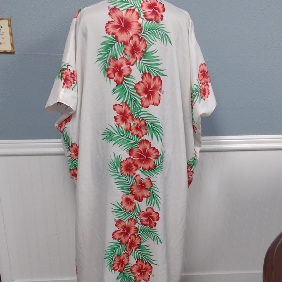 Vintage Floral Kimono Sleeve Tunic - White and Red,Plus - Picture 3 of 12